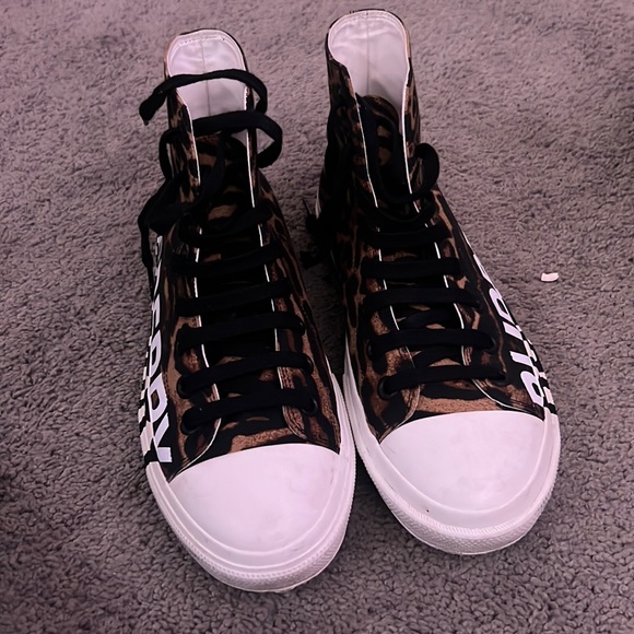 COPY - Burberry shoes - Picture 1 of 4